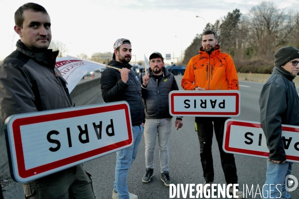 Blocage et occupation de l autoroute A6 par les agriculteurs
