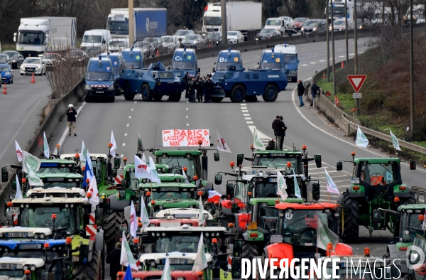 Blocage et occupation de l autoroute A6 par les agriculteurs