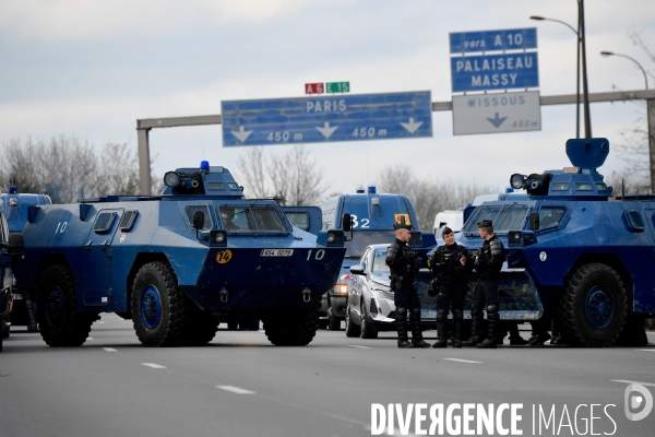 Blocage et occupation de l autoroute A6 par les agriculteurs