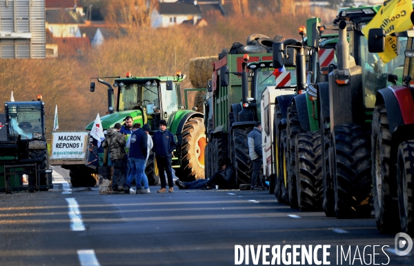 Blocage et occupation de l autoroute A6 par les agriculteurs