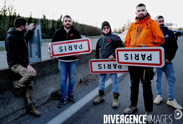 Blocage et occupation de l autoroute A6 par les agriculteurs