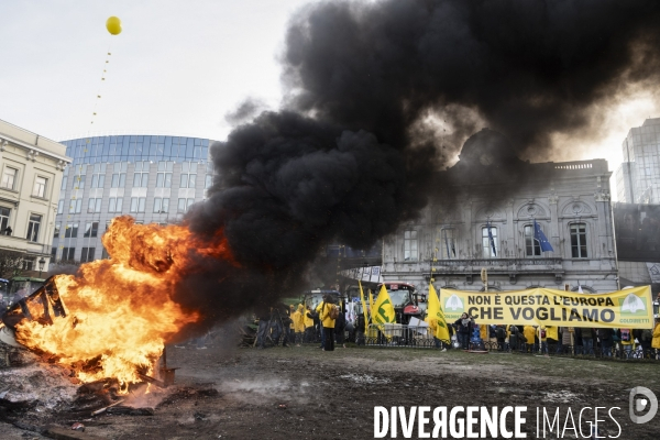 Manifestation des agriculteurs et agricultrices européen.ne.s devant le Parlement européen à Bruxelles.