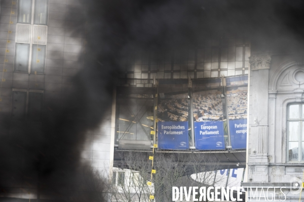 Manifestation des agriculteurs et agricultrices européen.ne.s devant le Parlement européen à Bruxelles.