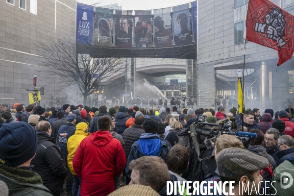 Manifestation des agriculteurs et agricultrices européen.ne.s devant le Parlement européen à Bruxelles.