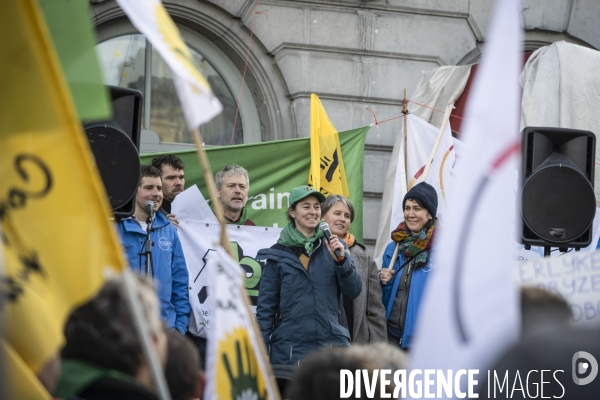 Manifestation des agriculteurs et agricultrices européen.ne.s devant le Parlement européen à Bruxelles.