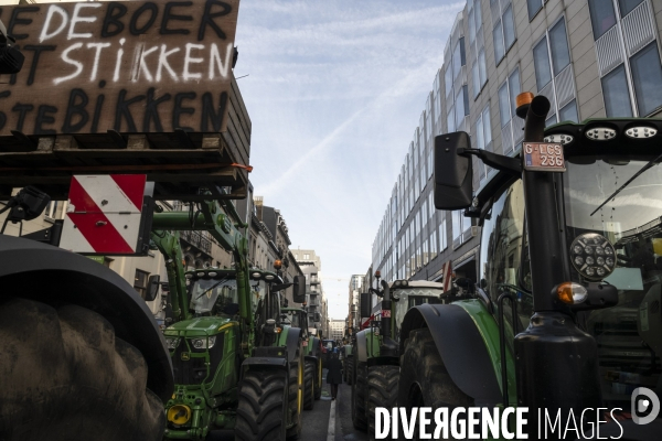 Manifestation des agriculteurs et agricultrices européen.ne.s devant le Parlement européen à Bruxelles.