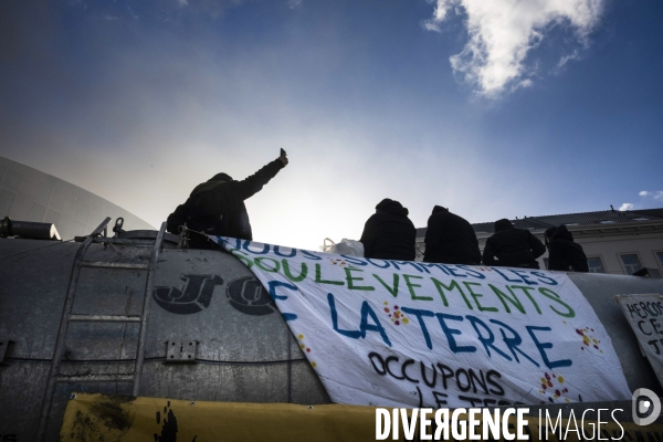 Manifestation des agriculteurs et agricultrices européen.ne.s devant le Parlement européen à Bruxelles.