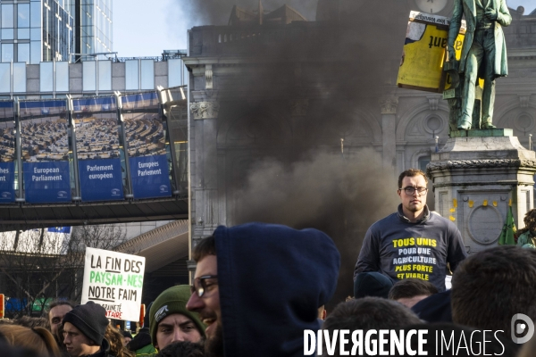 Manifestation des agriculteurs et agricultrices européen.ne.s devant le Parlement européen à Bruxelles.