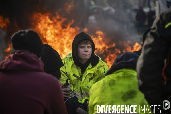 Manifestation des agriculteurs et agricultrices européen.ne.s devant le Parlement européen à Bruxelles.