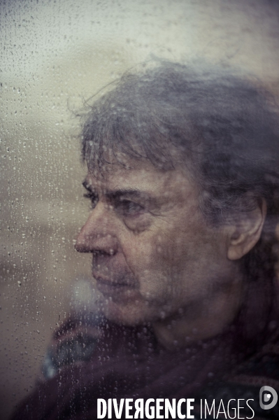 Portrait de denez prigent, chanteur en langue bretonne.