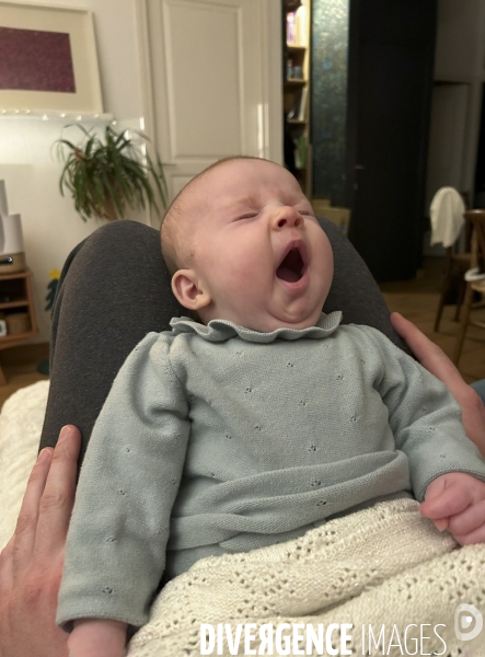 Le bébé Iris A. 2 mois 