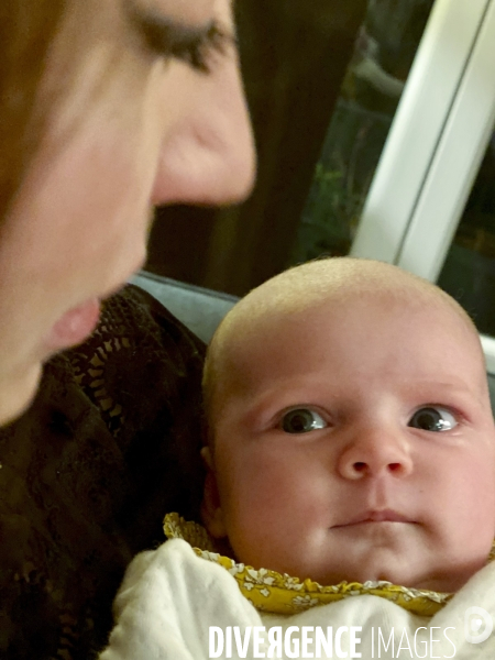 Le bébé Iris A. 5 semaines et sa maman 