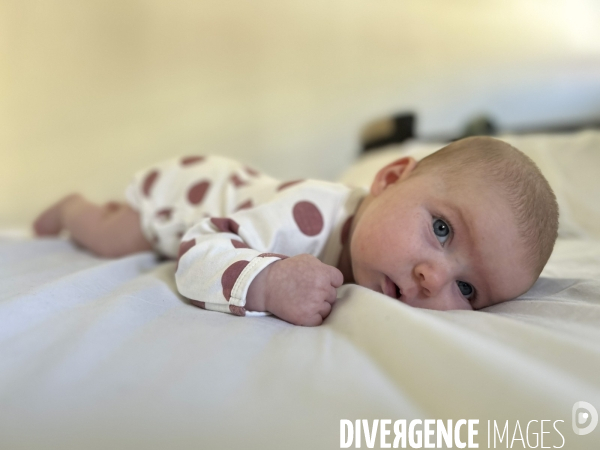 Le bébé Iris A. 2 mois 