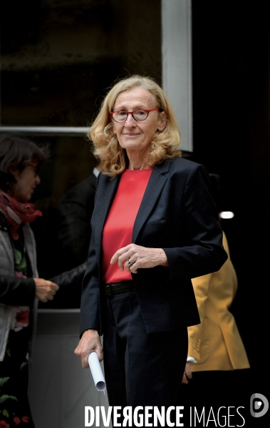 Passation de pouvoir entre amélie oudéa castéra et nicole belloubet