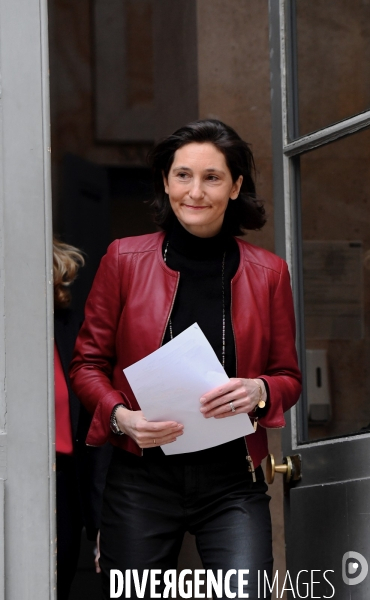 Passation de pouvoir entre amélie oudéa castéra et nicole belloubet