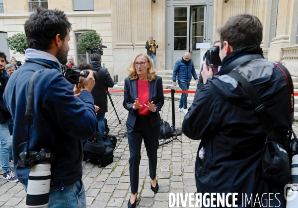 Passation de pouvoir entre amélie oudéa castéra et nicole belloubet