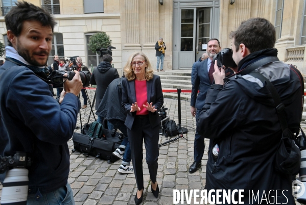Passation de pouvoir entre amélie oudéa castéra et nicole belloubet