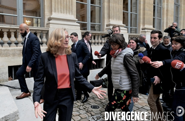 Passation de pouvoir entre amélie oudéa castéra et nicole belloubet