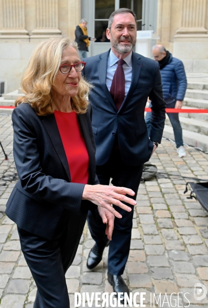 Passation de pouvoir entre amélie oudéa castéra et nicole belloubet
