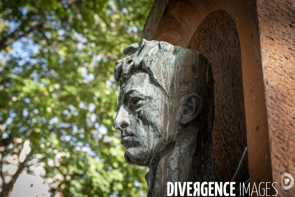Buste Missak Manouchian cimetiere parisien