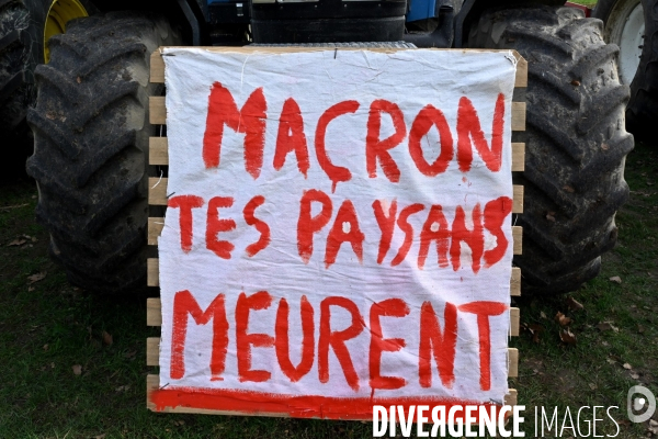 Manifestation des agriculteurs au château de Chambord