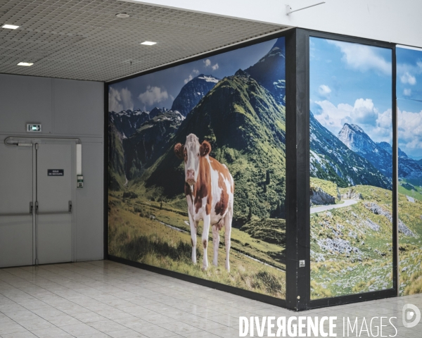 Val de Fontenay, un des nombreux magasins fermés du centre commercial 