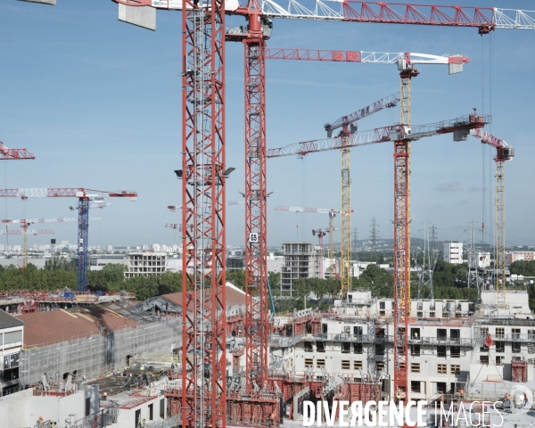 Saint Denis, grues des chantier du village olympique