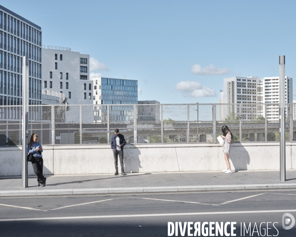 Station RER Nanterre Université, arrêt de bus