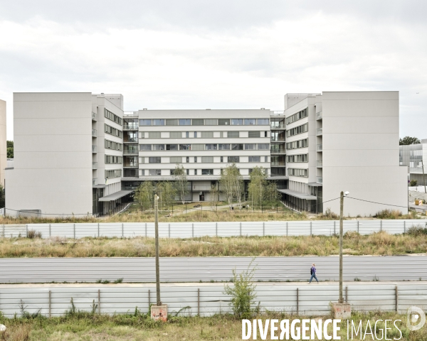 Le Campus Paris Saclay,  une résidence étudiante  et des terrains en friche