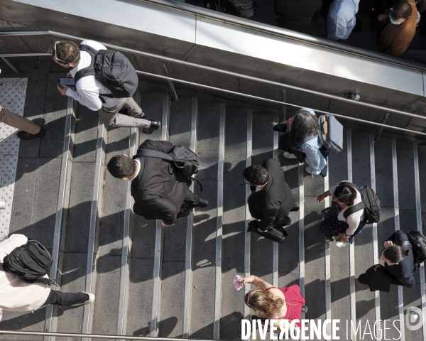 Parvis de La Défense, escalier  du RER C