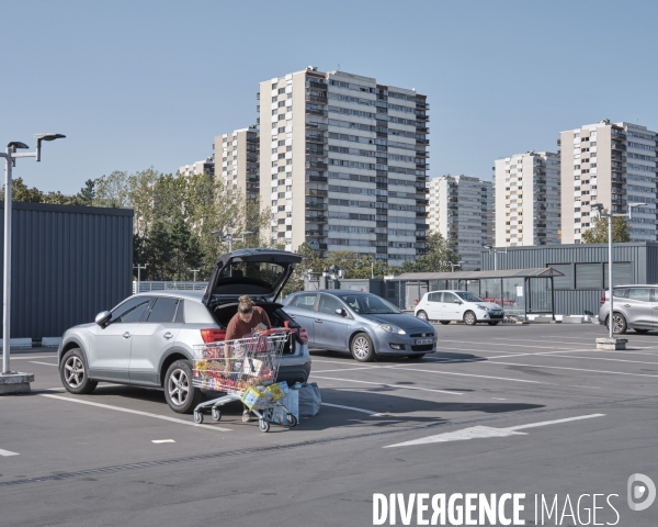 Fontenay-sous-bois quartier Val de Fontenay, parking du centre commercial