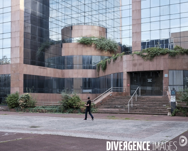 Val de Fontenay quartier Val de Fontenay, immeuble Periastre, ancien immeuble  de la Ratp à l’abandon