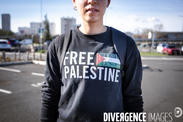 Action BDS Boycott Carrefour en soutien au peuple Palestien à Saint-Pierre-de-Corps (Indre-et-Loire) dans le cadre d une campagne d action nationale.