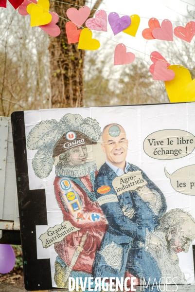 L amour au grand jour  :  manifestation de la Confédération Paysanne du Maine-et-Loire à Angers pour dénoncer les liens entre la FNSEA, le ministère de l agriculture et la finance.