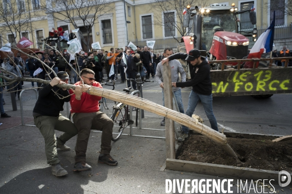 Las agriculteurs bloquent Marseille