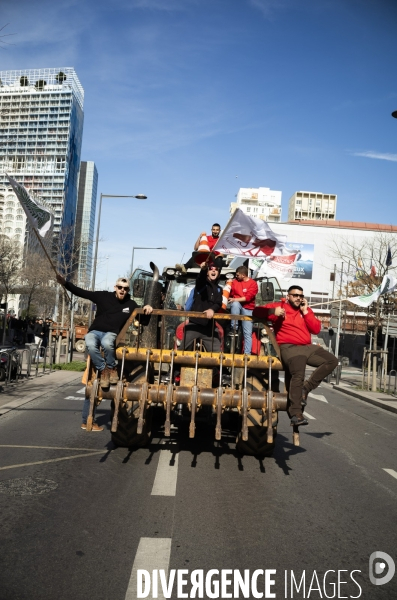 Las agriculteurs bloquent Marseille