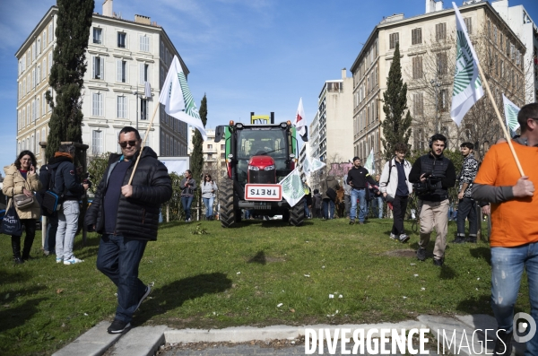 Las agriculteurs bloquent Marseille