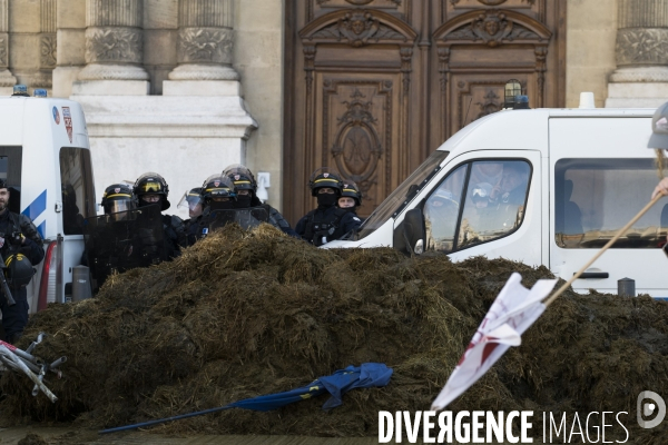 Las agriculteurs bloquent Marseille