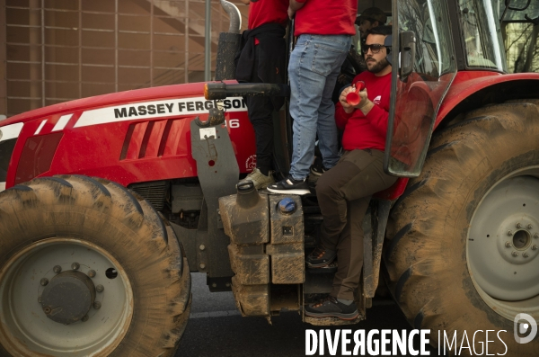 Las agriculteurs bloquent Marseille