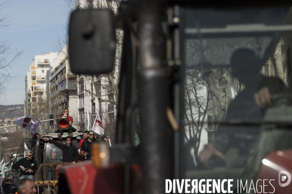 Las agriculteurs bloquent Marseille