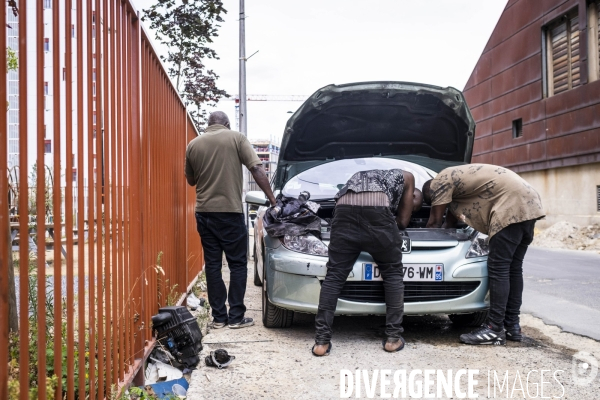 Mecaniciens de rue dans le quartier du Landy a Aubervilliers