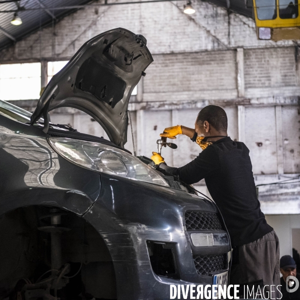 Garage solidaire MobilHub a la Courneuve en Seine Saint Denis.