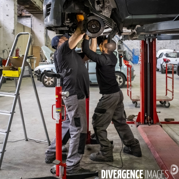 Garage solidaire MobilHub a la Courneuve en Seine Saint Denis.