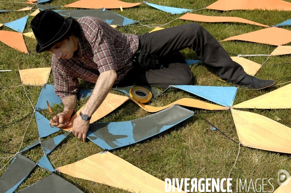 L Art dans la cité: Oscar Lloveras sculteur argentin à Bullion, centre de convalescence en région parisienne.