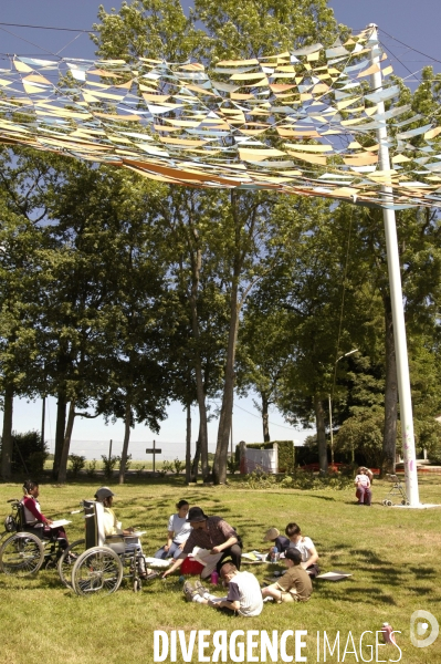 L Art dans la cité: Oscar Lloveras sculteur argentin à Bullion, centre de convalescence en région parisienne.