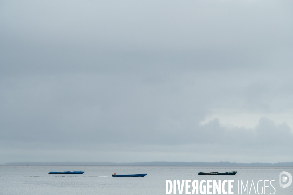 Gabon. Port-Gentil. Le bord de mer.