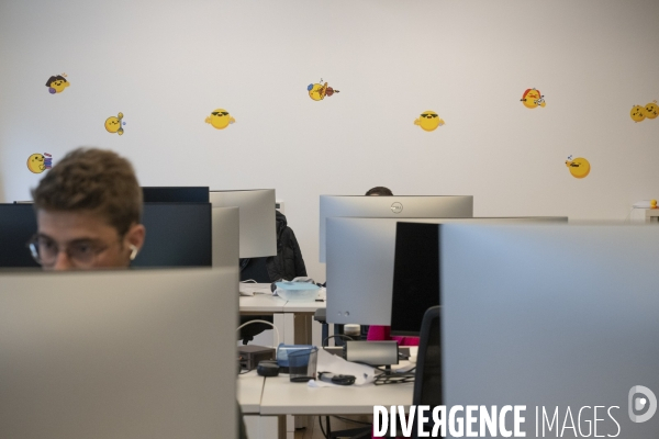 Dans les locaux parisiens de Hugging Face, start-up franco-américaine, actrice de l IA