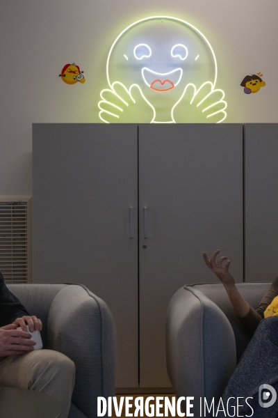 Dans les locaux parisiens de Hugging Face, start-up franco-américaine, actrice de l IA