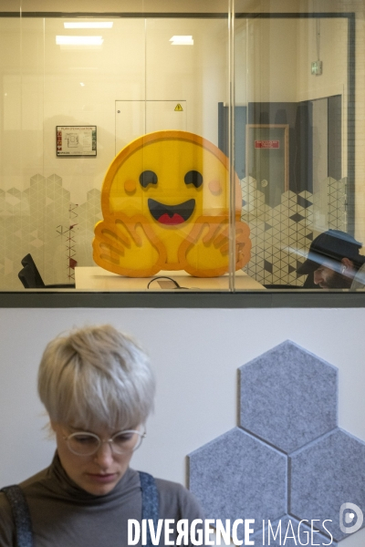 Dans les locaux parisiens de Hugging Face, start-up franco-américaine, actrice de l IA