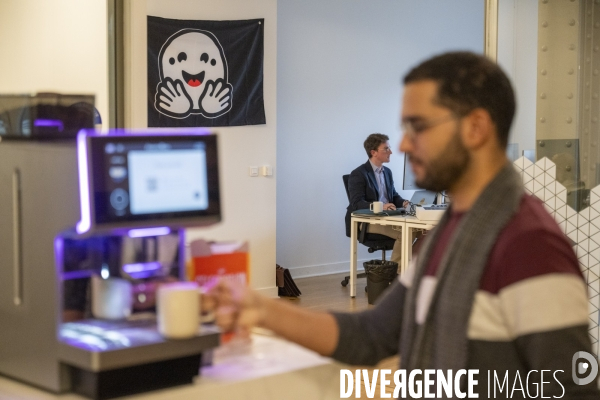 Dans les locaux parisiens de Hugging Face, start-up franco-américaine, actrice de l IA